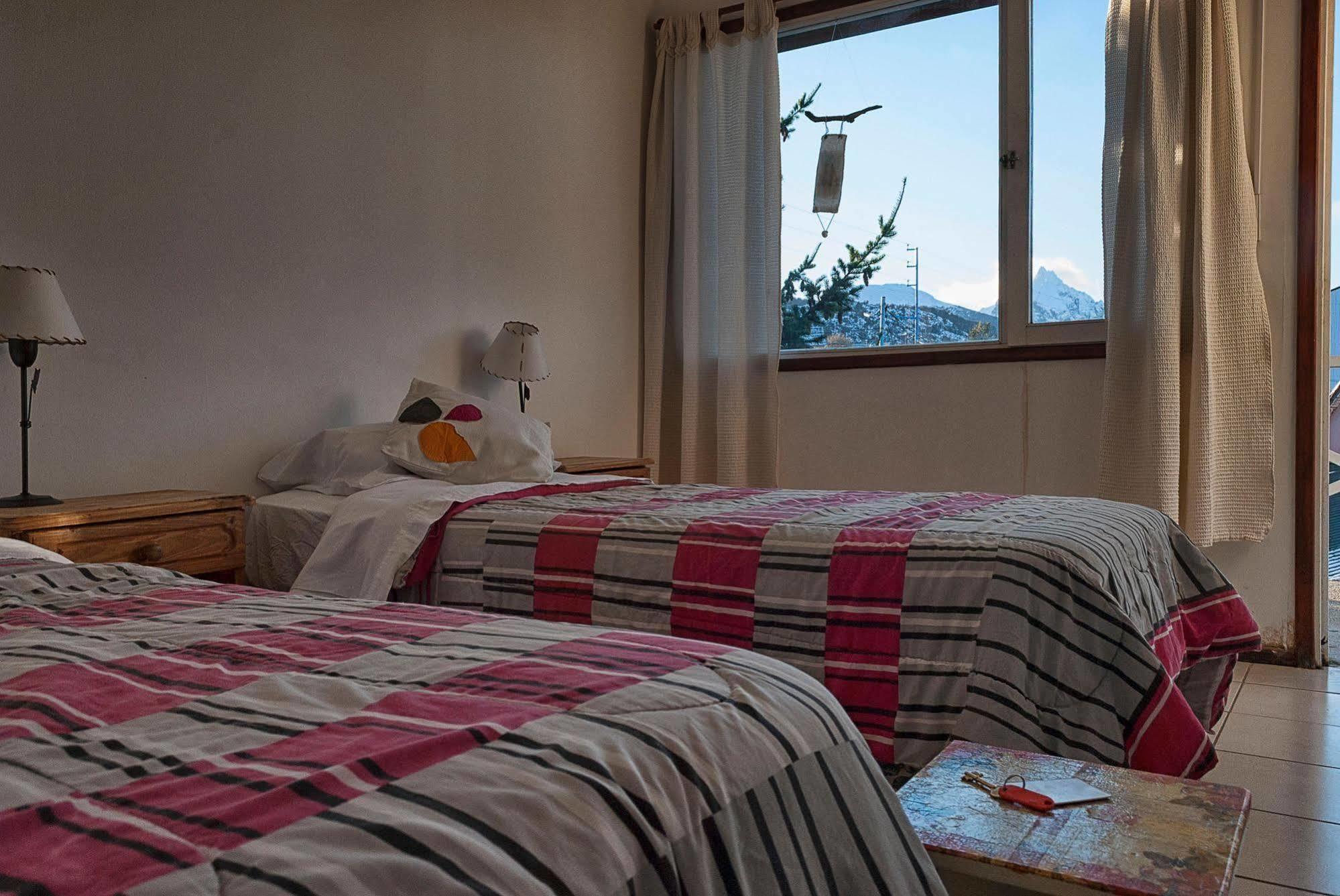 Hostel Los Cormoranes Ushuaia Ngoại thất bức ảnh